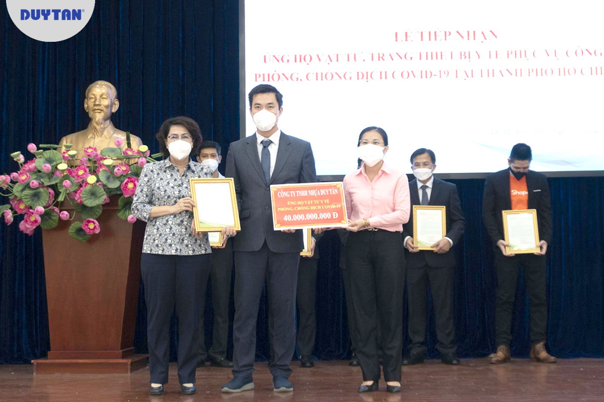 DUY TAN ACCOMPANIES WITH THE VIETNAM FATHERLAND FRONT COMMITTEE OF HO CHI MINH CITY IN COVID-19 PANDEMIC PREVENTION AND FIGHTING