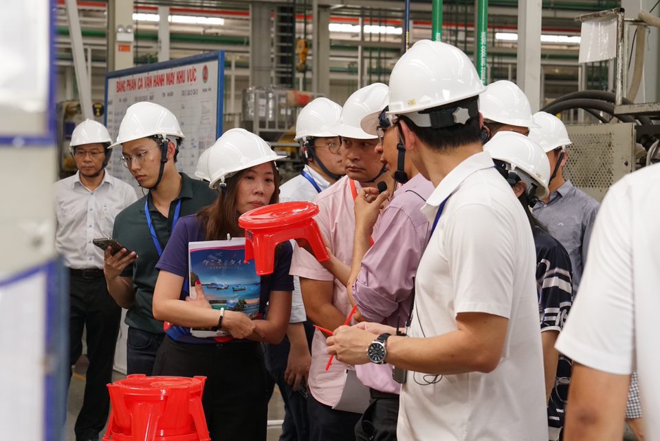 SCGP & NHÓM CHUYÊN GIA CỔ PHIẾU THÁI LAN THAM QUAN NHÀ MÁY DUY TÂN LONG AN