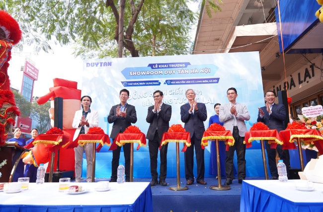 DUY TAN OPENS FLAGSHIP STORE IN HANOI