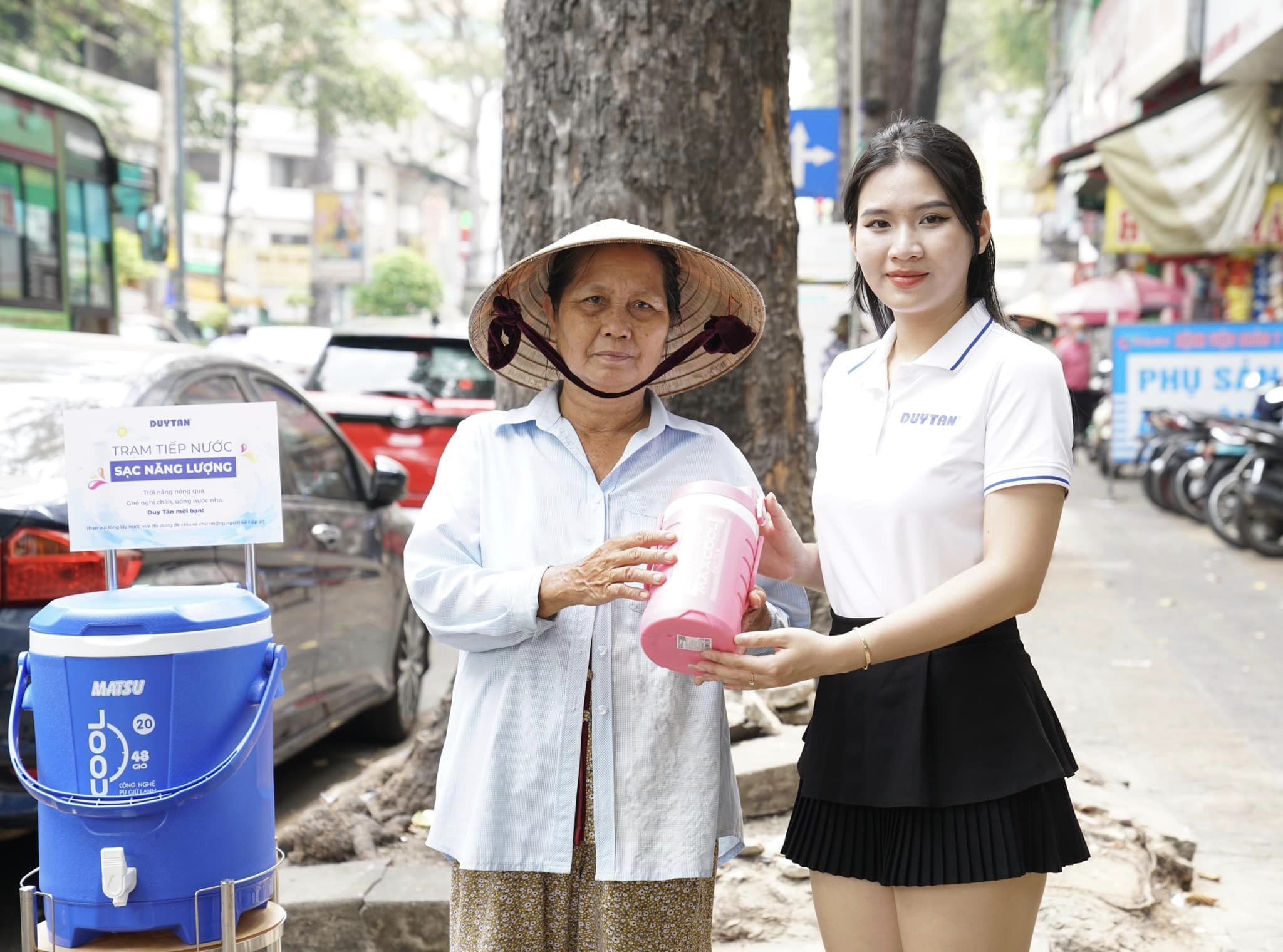 MÓN QUÀ GIẢI NHIỆT MÙA NẮNG TỪ "TRẠM TIẾP NƯỚC - SẠC NĂNG LƯỢNG"
