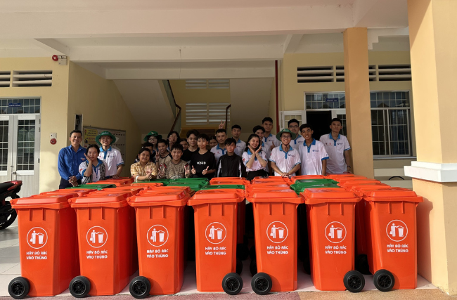 THÙNG RÁC DUY TÂN ĐỒNG HÀNH CÙNG HOẠT ĐỘNG BẢO VỆ MÔI TRƯỜNG TẠI 3 MIỀN