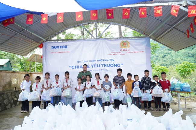 DUY TÂN "CHIA SẺ YÊU THƯƠNG" TẠI CAO BẰNG