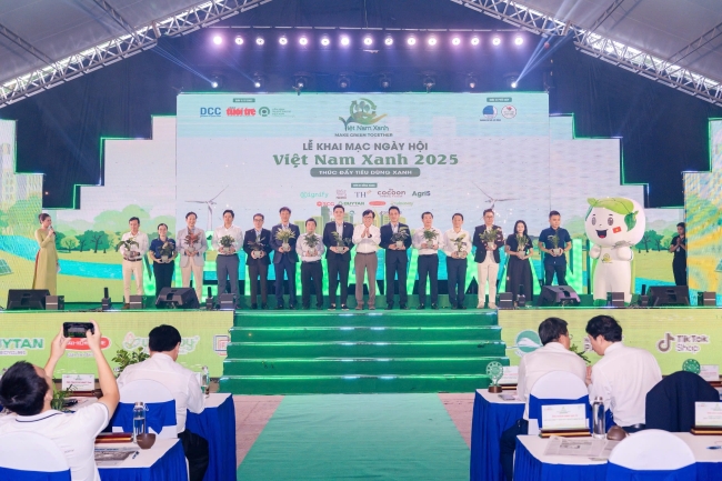 DUY TÂN CÙNG SCG “THÚC ĐẨY TIÊU DÙNG XANH – HƯỚNG ĐẾN PHÁT TRIỂN BỀN VỮNG”