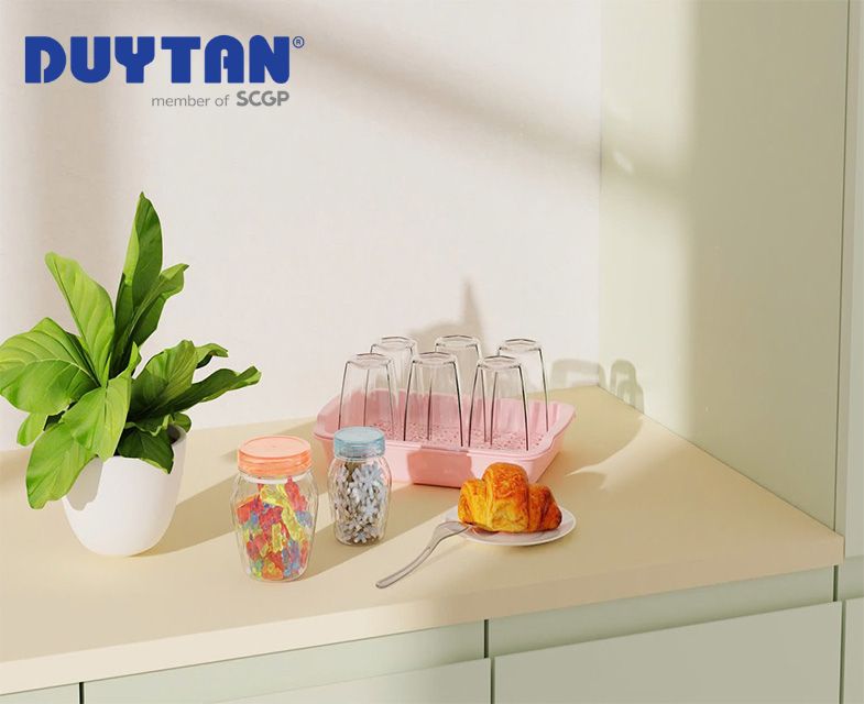 PET plastic jars used in the food industry PET plastic jars used in the food industry