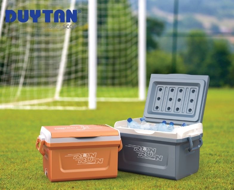 What is a plastic cooler? What is a plastic cooler?